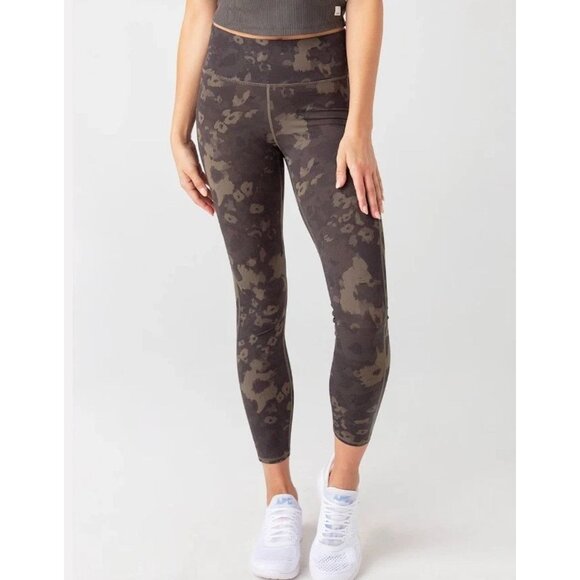Vuori Womens Stride Performance Floral Camo Pocket Legging Medium Green SP EXC - Picture 2 of 12